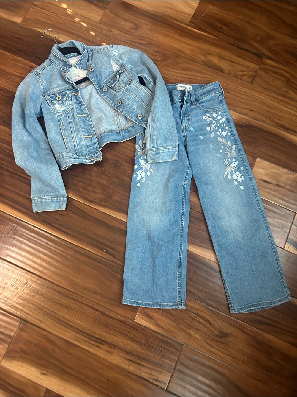 Abercrombie & Fitch Light Blue Girls' Jeans with White Floral Embroidery